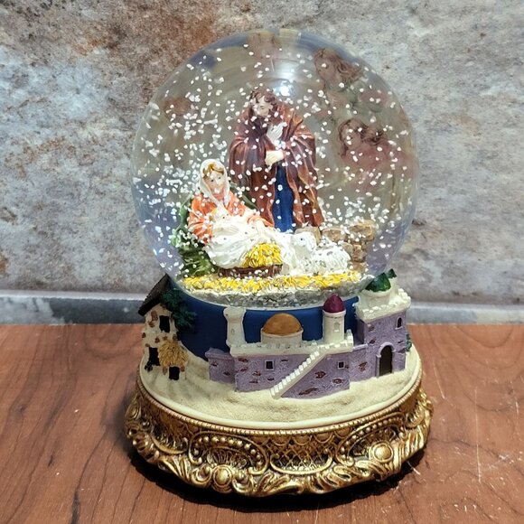 Manger Scene Water Globe Music Box Plays Joy To The World - Picture 7 of 13